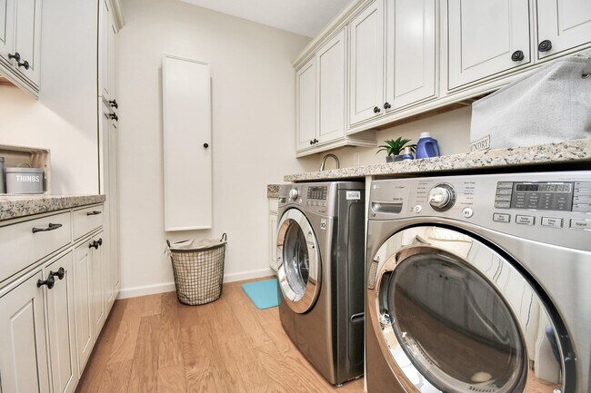 Building Photo - 9632 Bayou Brook St