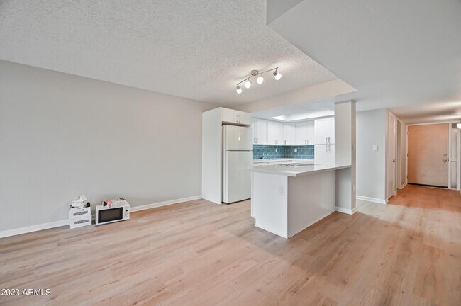 Building Photo - 11044 N 28th Dr