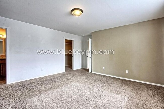 Building Photo - 3 Bed, 2.5 Bath Home with Large Bonus Room/4th Bedroom in Orchards by Prairie High School