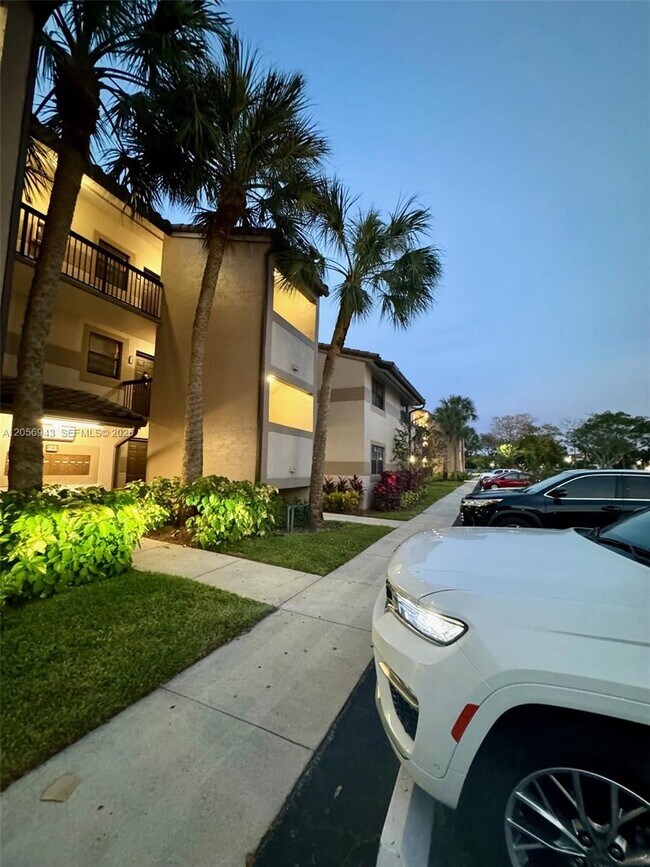 Building Photo - 9945 Nob Hill Ct