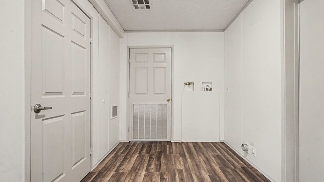Building Photo - 25024 Twin Oaks Dr