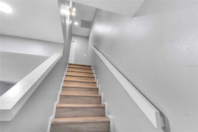 Building Photo - 10132 Lake Oak Cir