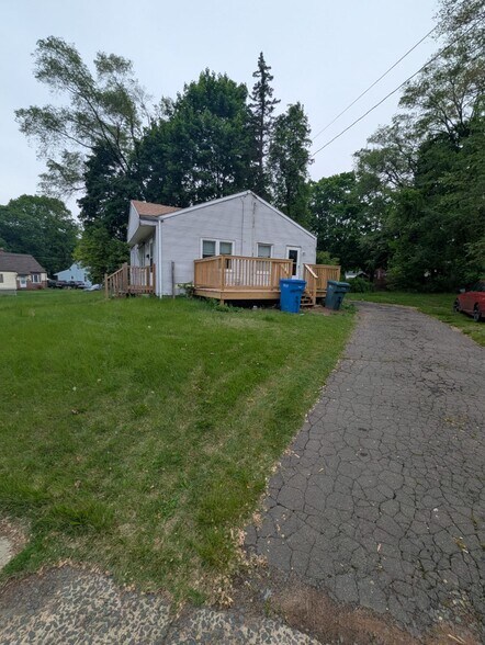 Primary Photo - 585 Woodin St