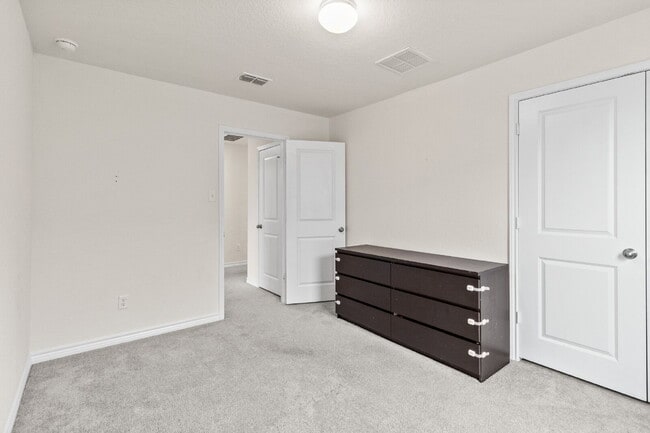 Building Photo - 547 Deer Crest Dr