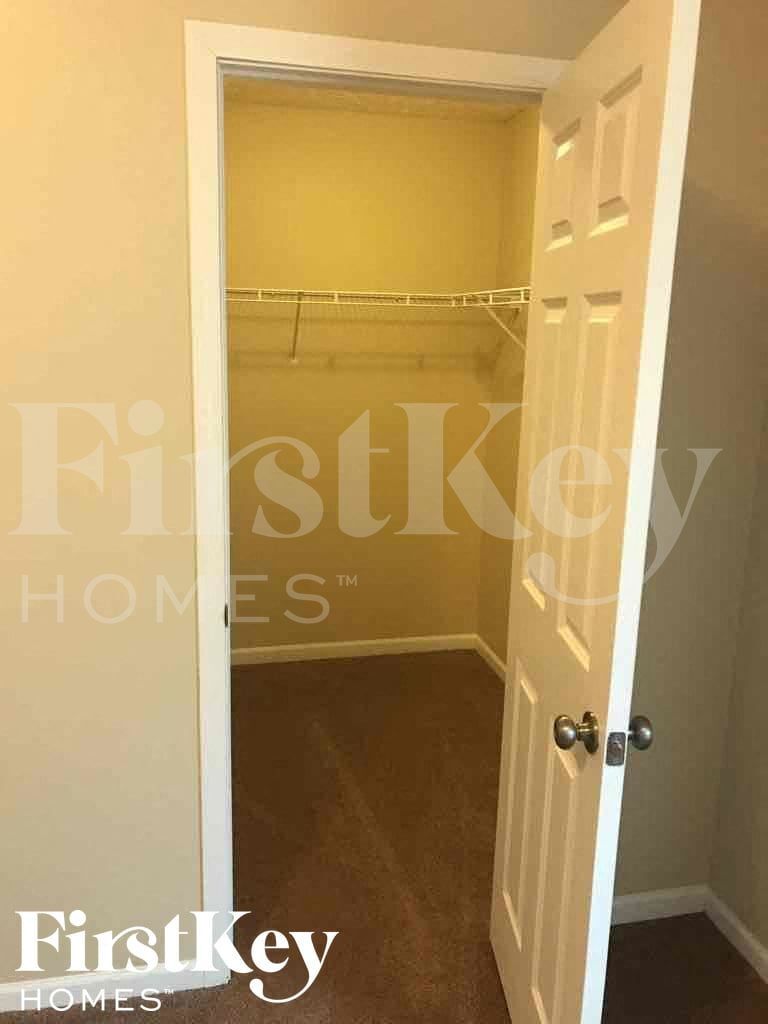 Building Photo - 2420 Ashpoint St