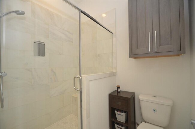 Building Photo - 8620 Emnora Ln