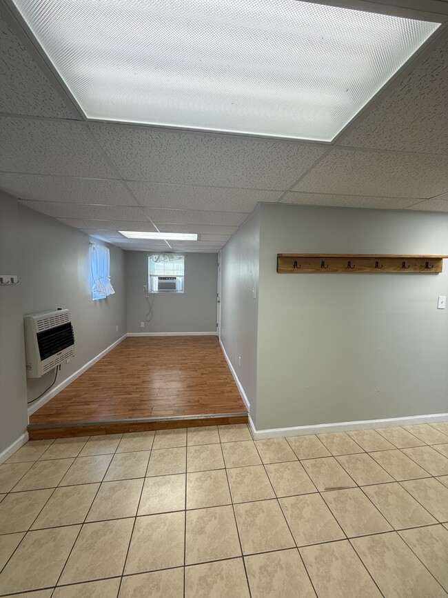 Building Photo - 1710 Greendale Dr NE