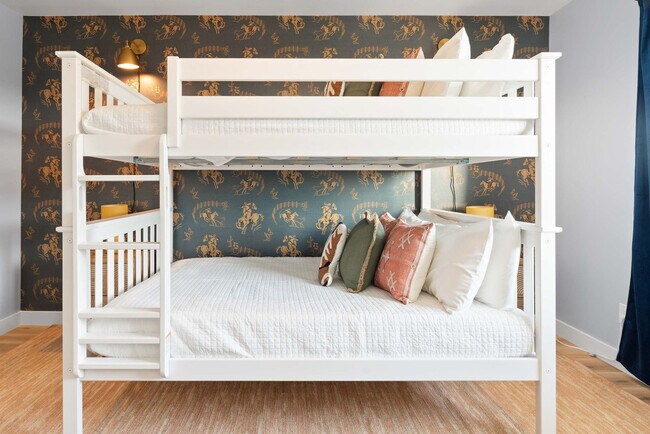 Building Photo - 4530 W Paradise Dr