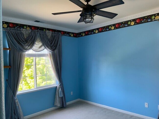 Building Photo - Sky Hawks finest at a price that can't be beat