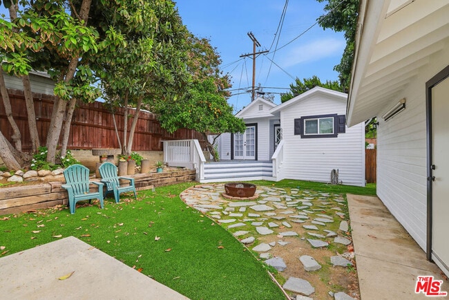 Building Photo - 5226 Rockland Ave