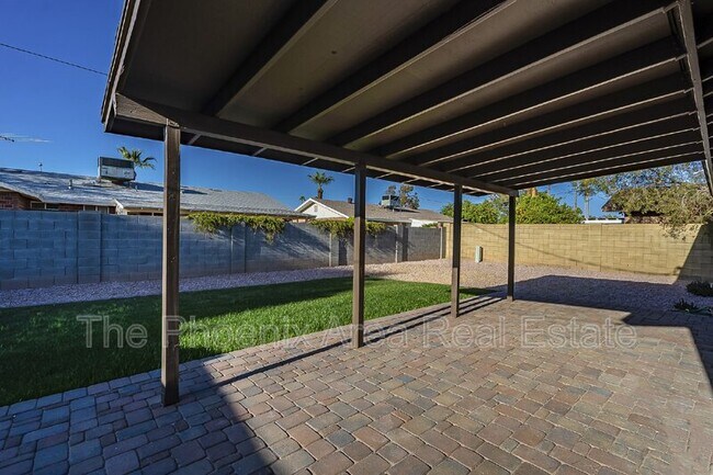 Building Photo - 8532 E Chaparral Rd