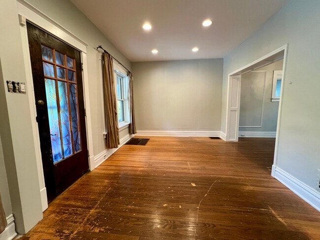 Building Photo - 6114 Columbia Ave