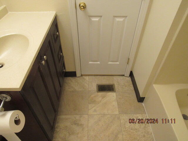 Building Photo - 705 Terrance Ct