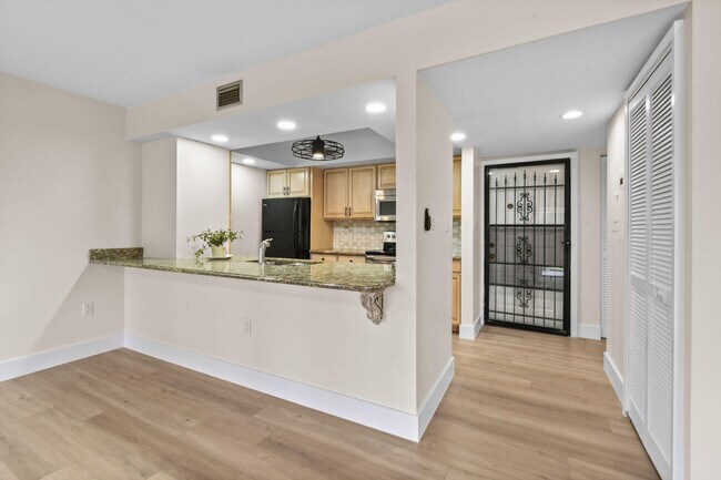 Building Photo - 2233 NW 22nd Ave