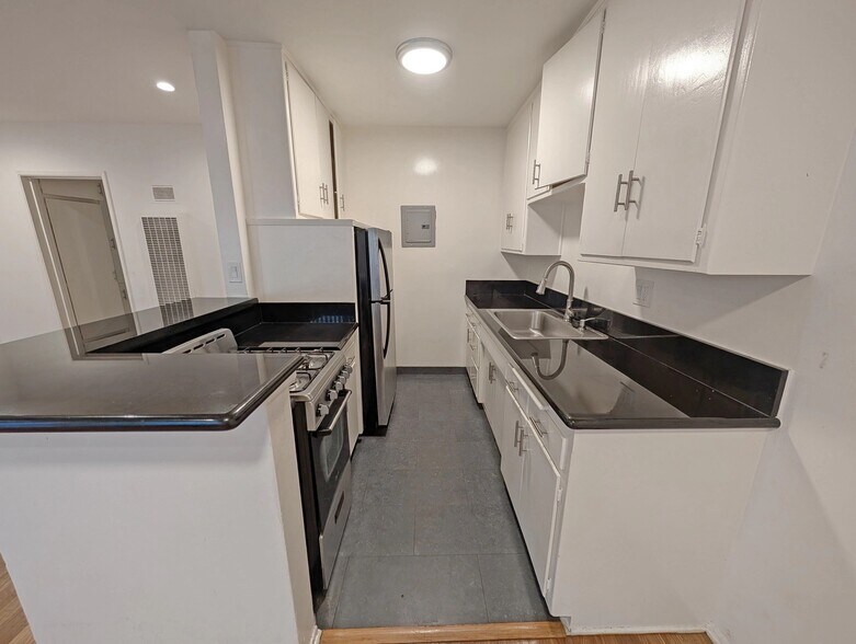 Building Photo - 1328 Gordon St