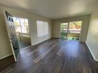 Building Photo - Remodeled 2 bed, 1-1/2 bath Gated Condo in...