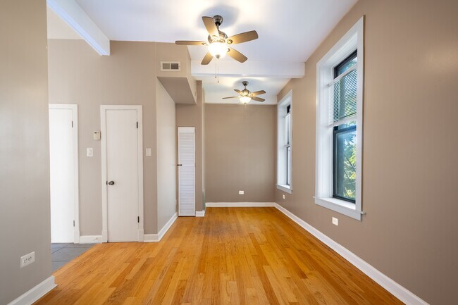 Building Photo - 2418 N Clybourn Ave