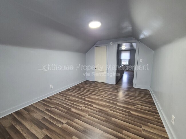Building Photo - 1387 Hurd Ave
