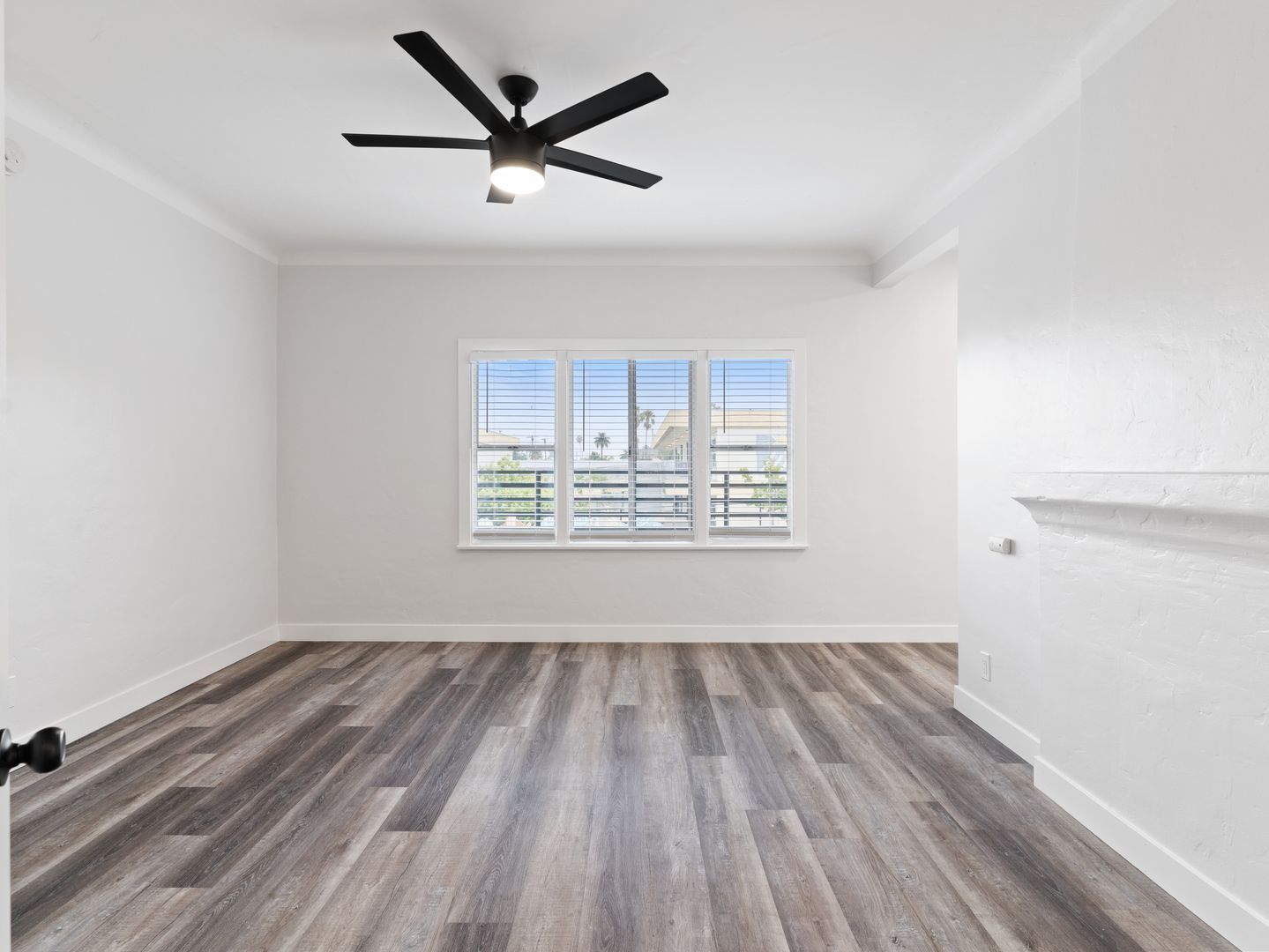 Building Photo - 608 W 6th St