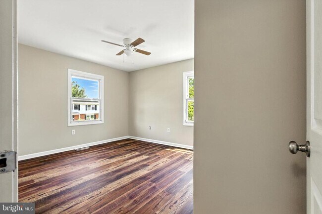 Building Photo - 1307 Farrara Dr