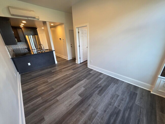 Building Photo - Newly Renovated 2 Bedroom Apartment - Poug...