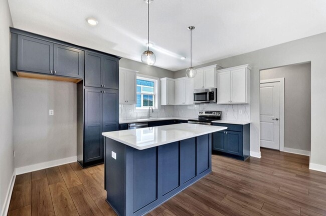 Building Photo - Victorian Charm Meets Modern Living in Mai...