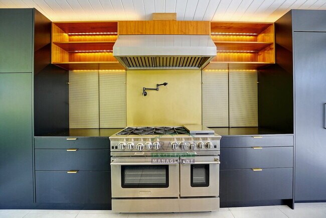 Building Photo - 18 Anchorage Ct