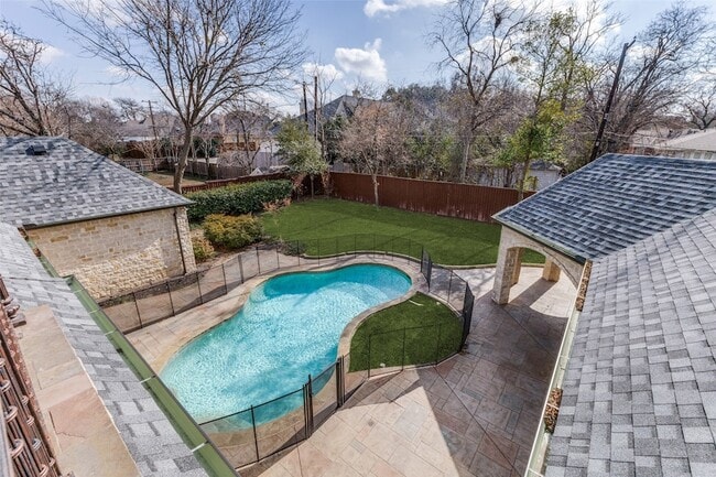 Building Photo - 6416 Dykes Way