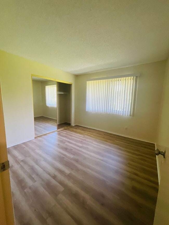 Building Photo - Your perfect Ventura retreat—spacious 3 be...