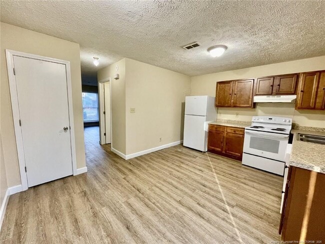 Building Photo - 5846 Aftonshire Dr