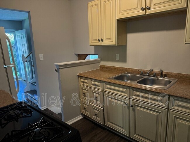 Building Photo - 4515 Doral Dr SW