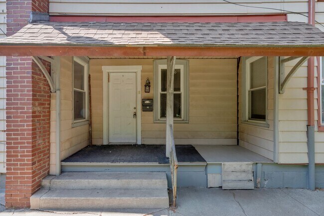 Building Photo - 523 N Ninth St