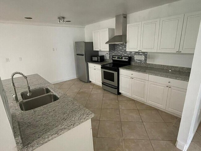 Building Photo - 1674 Louis Dr