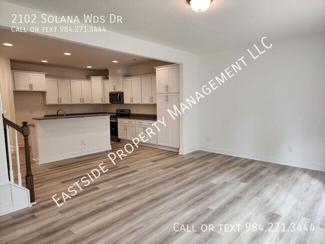 Building Photo - 2102 Solana Wds Dr