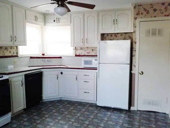 Kitchen - 3800 El Campo Ave