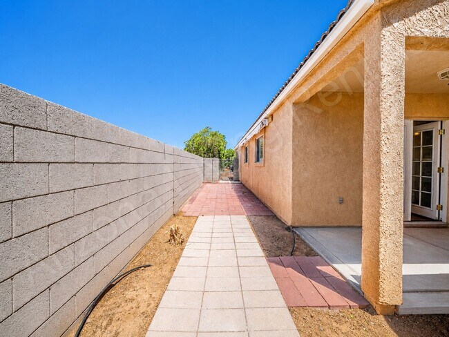 Building Photo - COOL SHADE, COZY LIVING, CONVENIENT LOCATION