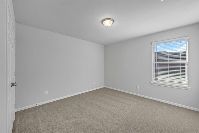 Building Photo - 333 Emerald Thicket Ln