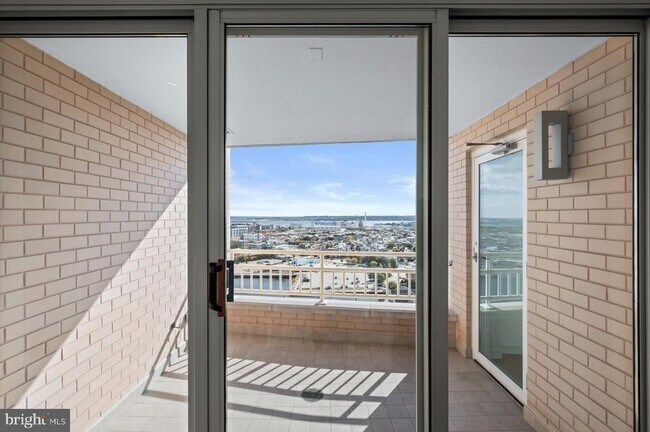 Building Photo - 100 Harborview Dr