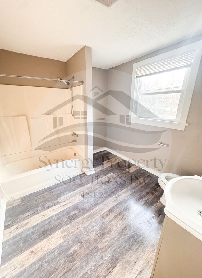 Building Photo - 403 Sherman Pl