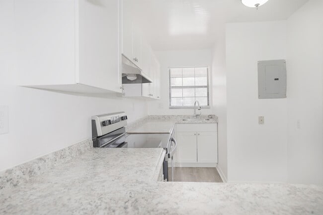 Building Photo - 5361 Treetops Dr
