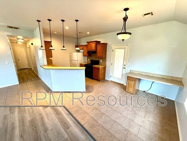 Building Photo - 520 S Castle Ridge Ln