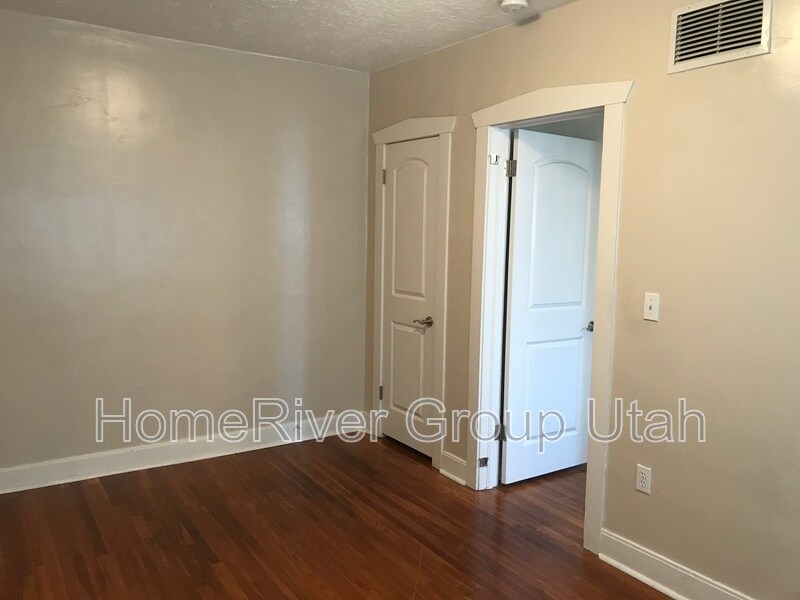 Building Photo - 555 E 100 S