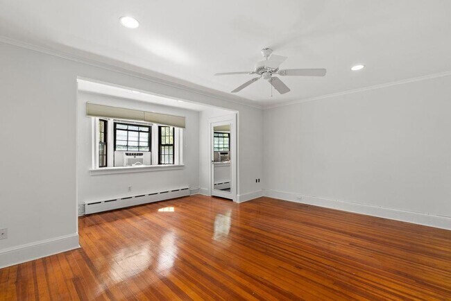 Building Photo - 114 56th St