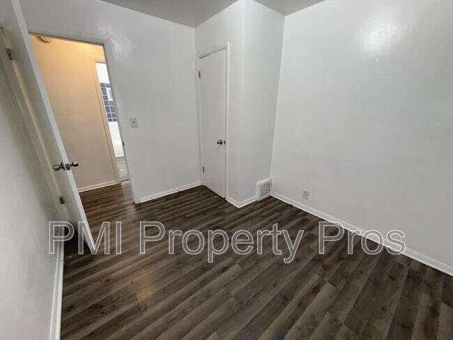 Building Photo - 5656 N 61st St