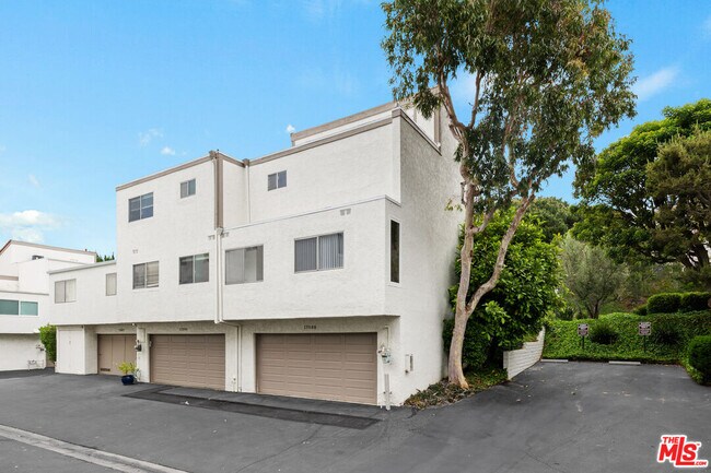 Building Photo - 17088 Palisades Cir