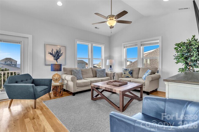 Building Photo - 1708 W Dolphin Dr