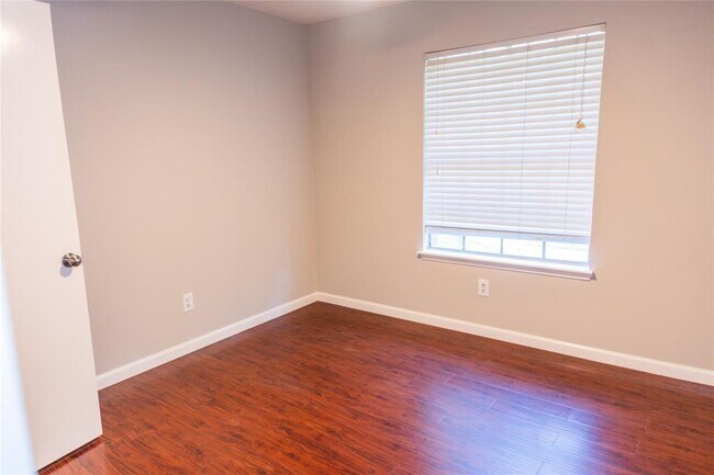 Building Photo - 6311 Laurel Bush Ln