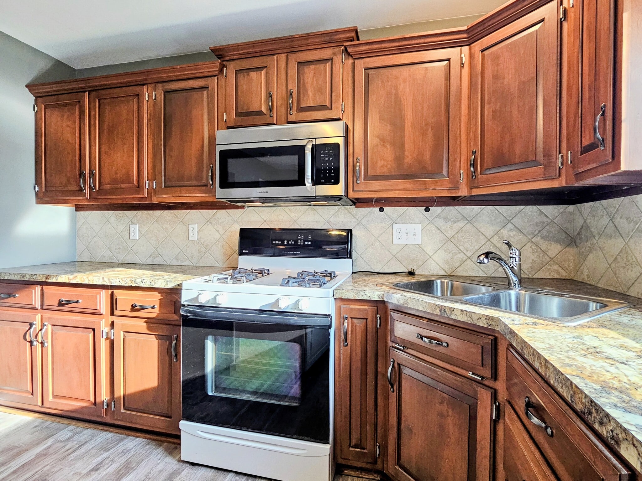 Building Photo - 91 Sunrise Cir