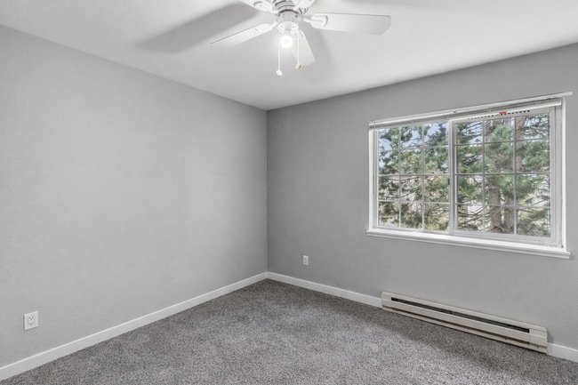 Building Photo - 2-Bedroom Condo with Vaulted Ceilings and Community Amenities in Everett