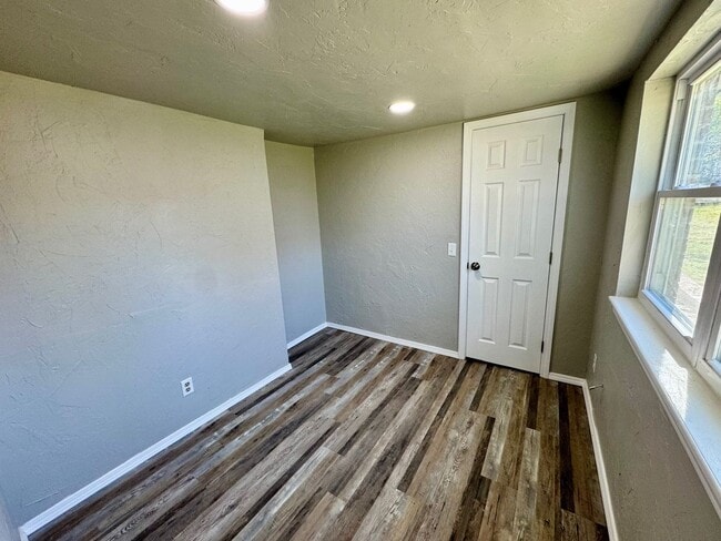 Building Photo - Newly remodeled 3 bedroom 1 bathroom house